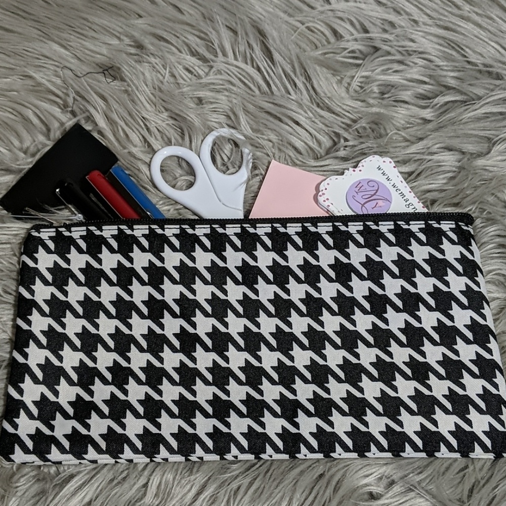 Zig zag print makeup wet bag